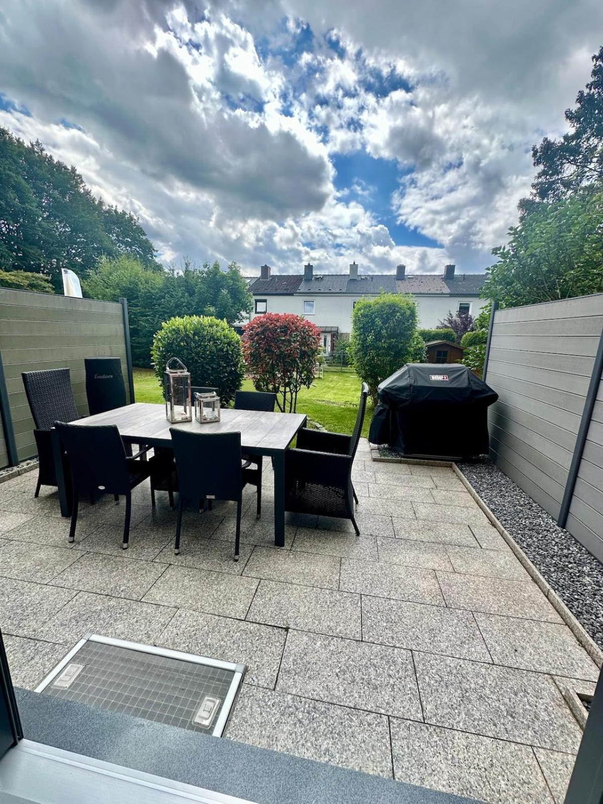 Appartement Ausgestattetes Reihenhaus In Zentraler, Ruhiger & Gruener Lage *