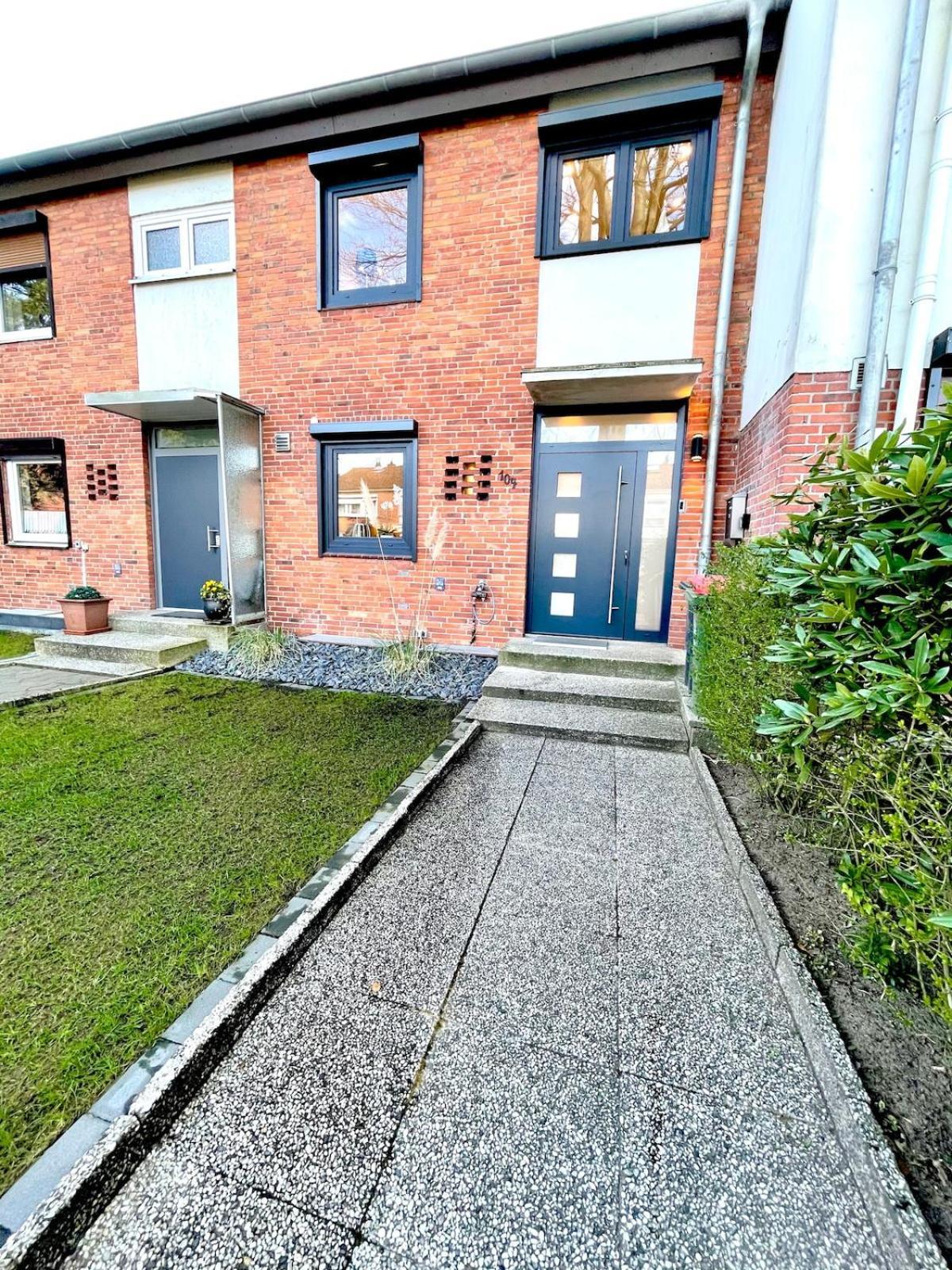 Ausgestattetes Reihenhaus In Zentraler, Ruhiger & Gruener Lage